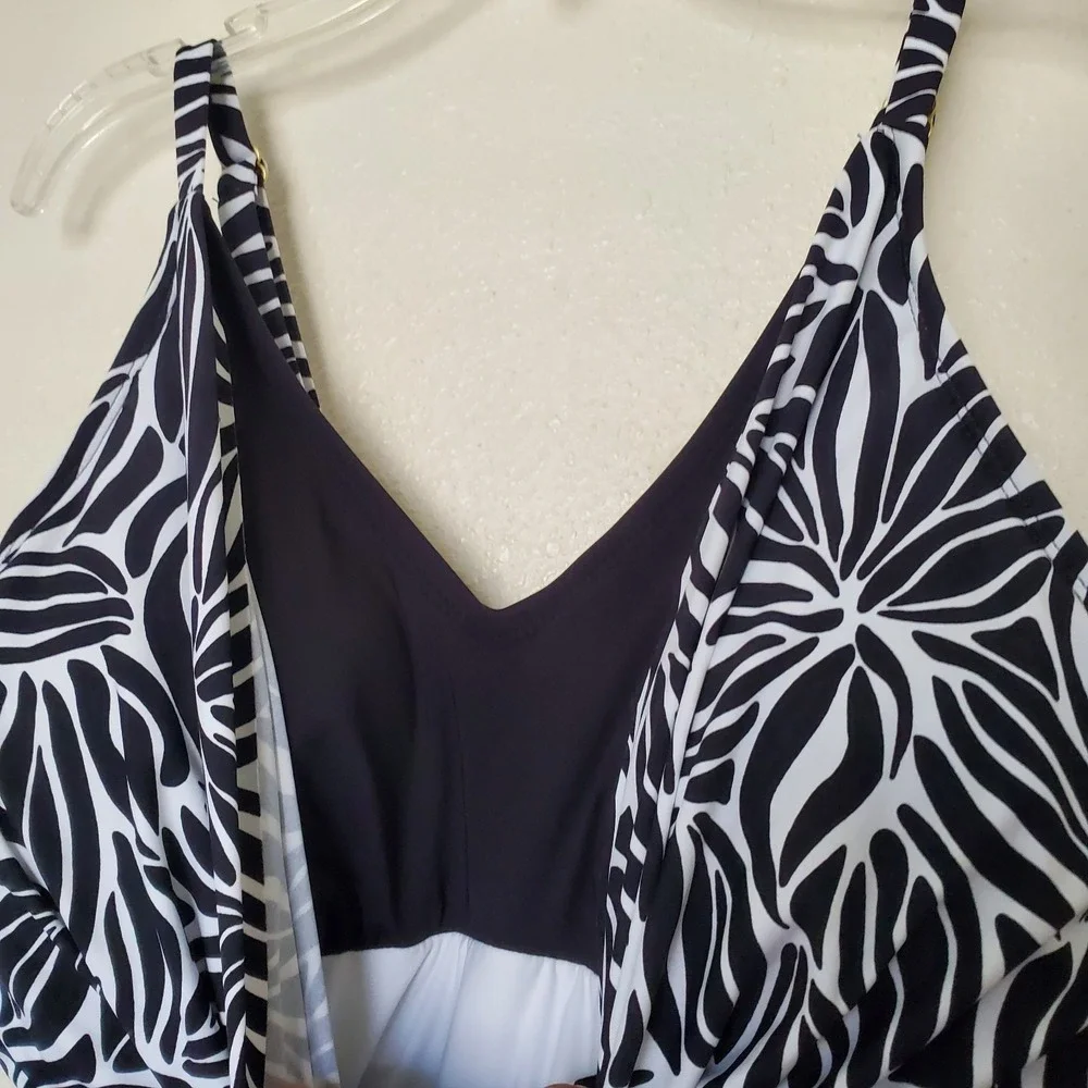 Lands End Womens Black White Leaf Print Swim Dress V-Neck One Piece Size M